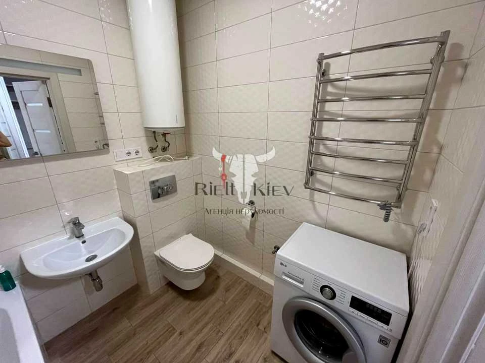 Apartment. Kyiv, Yasynavat Street.