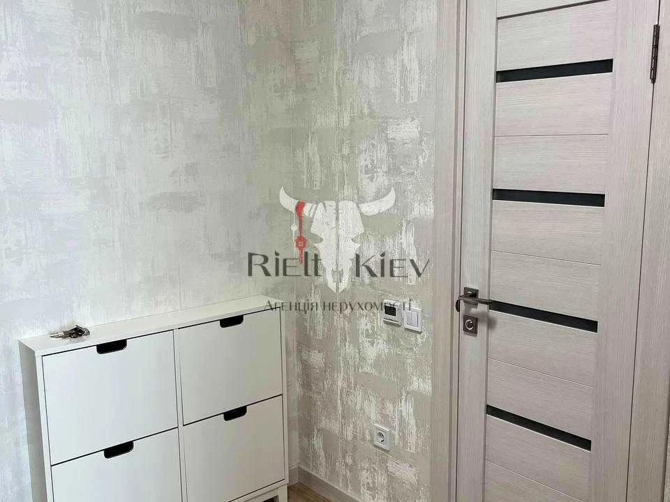 Apartment. Kyiv, Yasynavat Street.