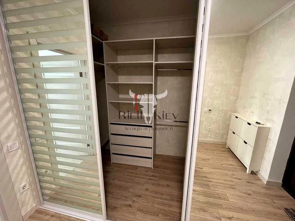 Apartment. Kyiv, Yasynavat Street.