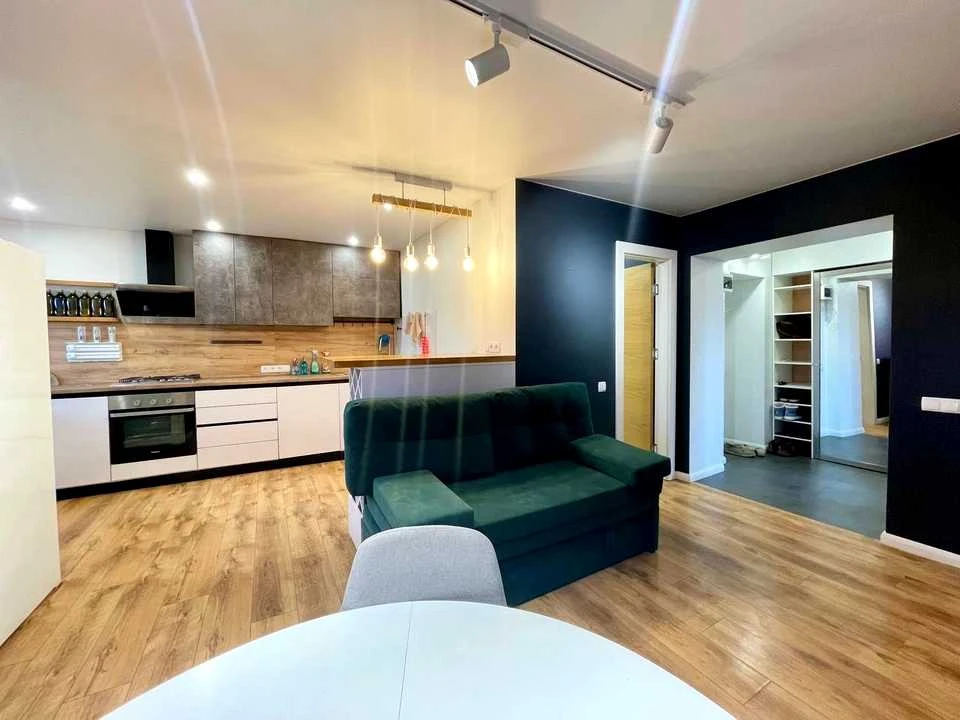 Apartment. Dnipro, Velika Diievo Street.