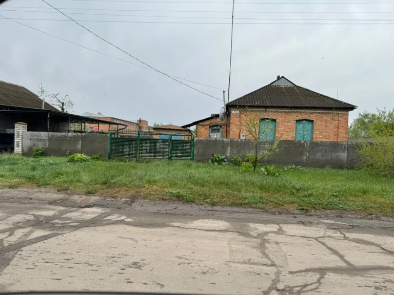 Продається житловий будинок у місті Кобеляки, Центр. Продаж будинку