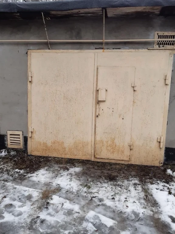 For sale: a solid garage near the Covered Market.
