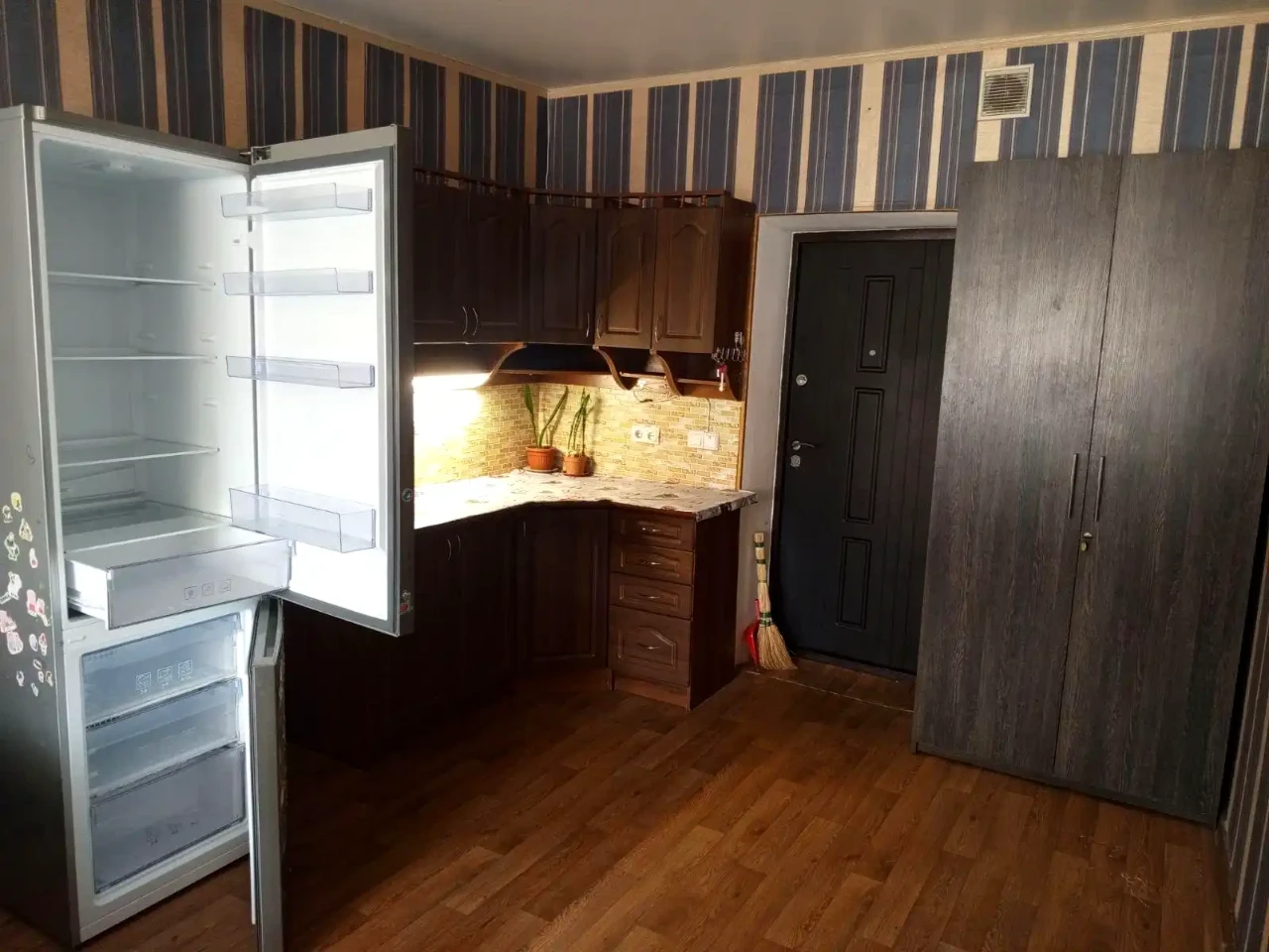 Rent 1-bedroom apartment 18.6 sq m, 5th floor.