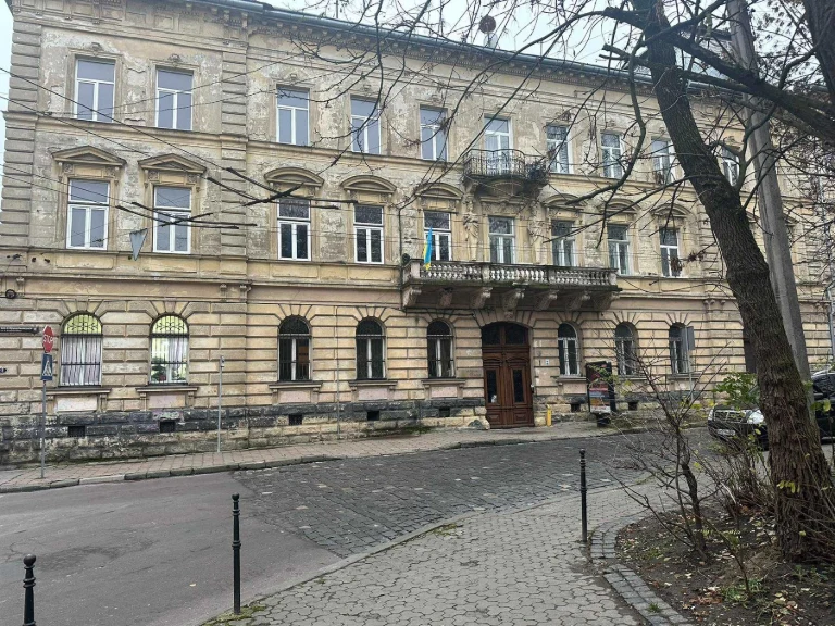 Sale of 1 room apartment near park and the University of...