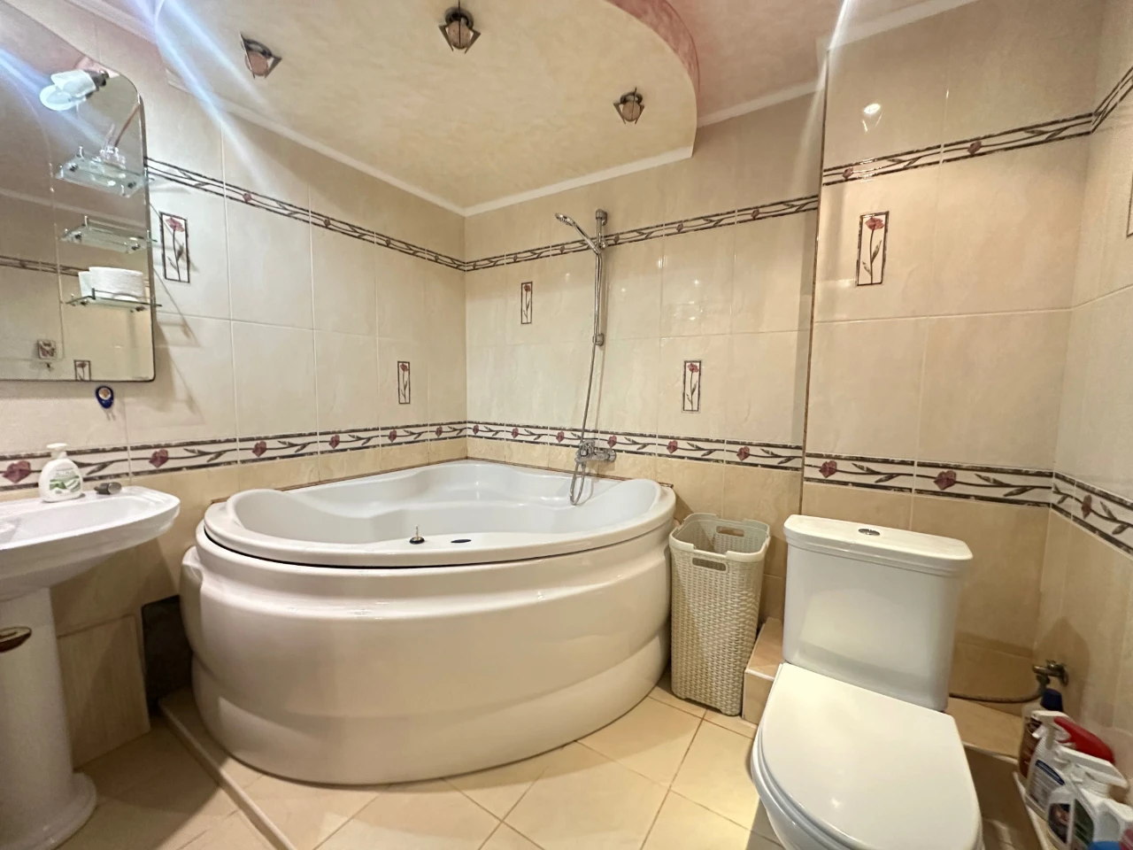 Spacious 4-bedroom apartment with individual heating