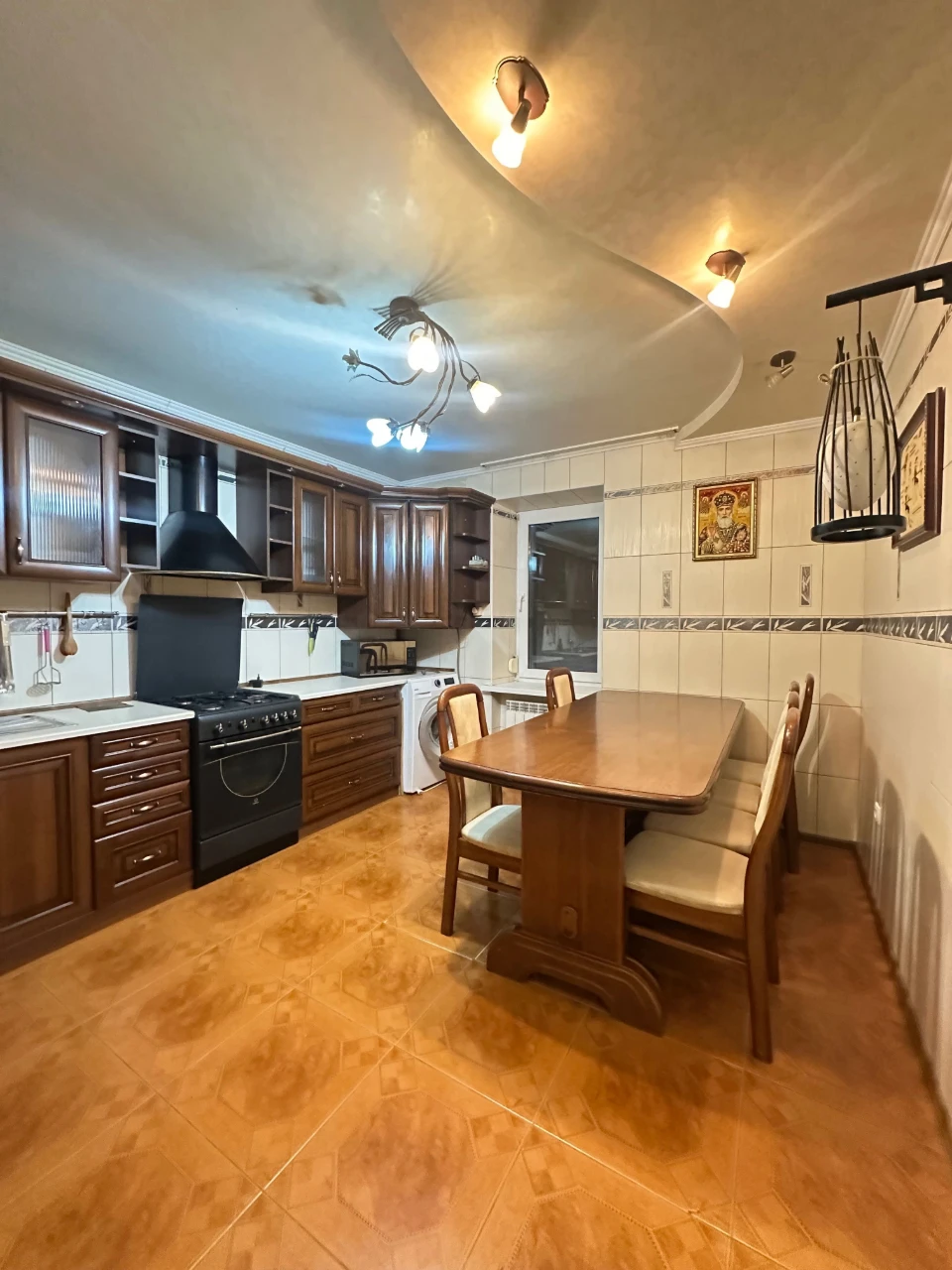 Spacious 4-bedroom apartment with individual heating