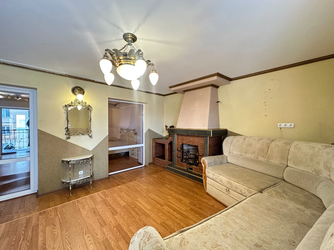 Spacious 4-bedroom apartment with individual heating