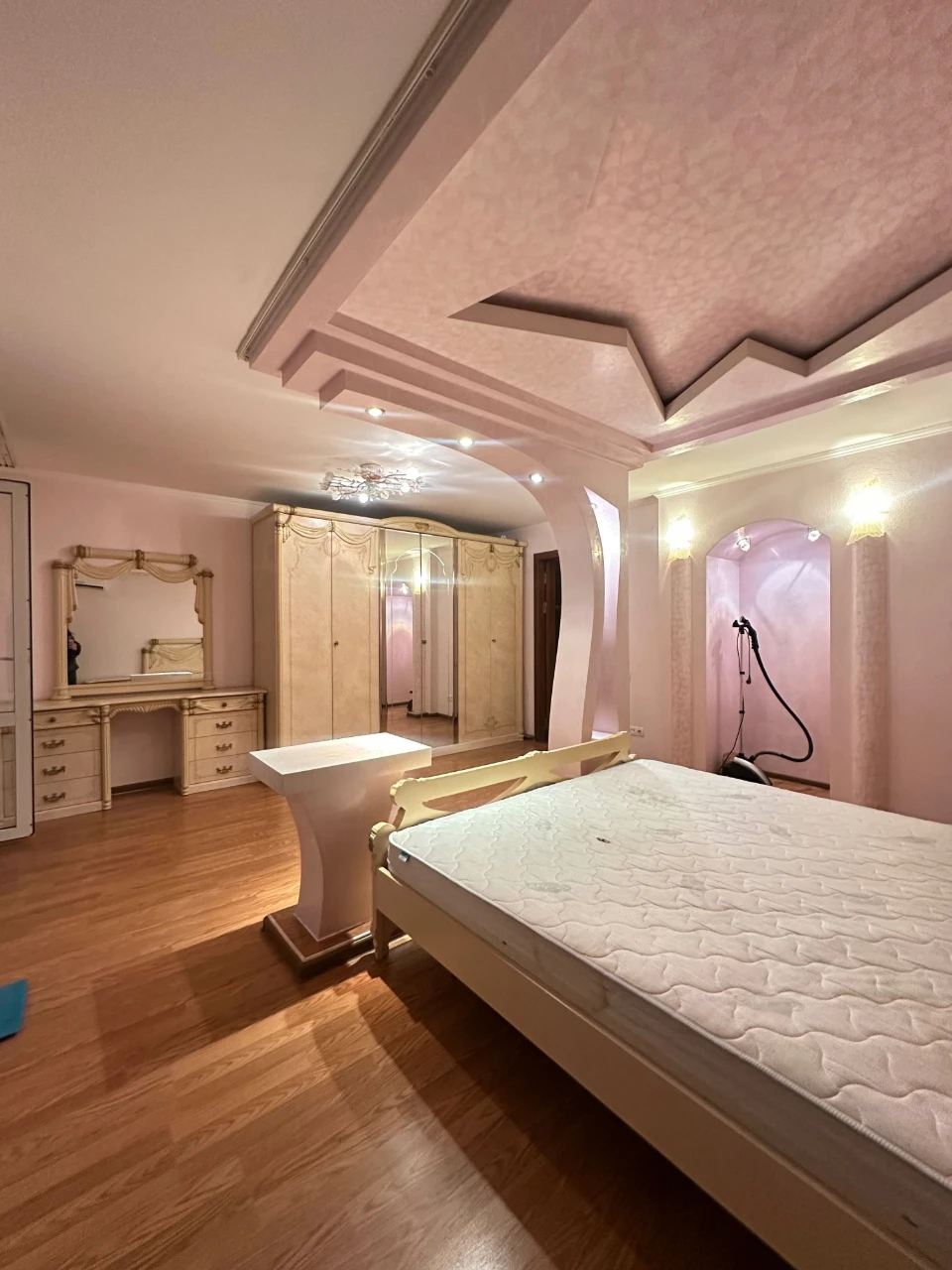 Spacious 4-bedroom apartment with individual heating