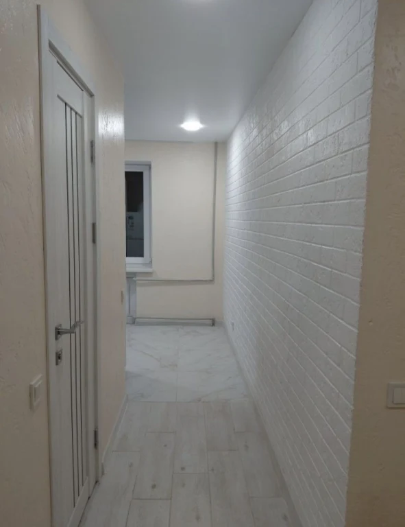 Urgent sale!! 3 rooms, 5/9 Renovation. Queen Street