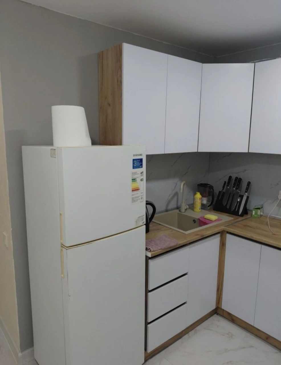 Urgent sale!! 3 rooms, 5/9 Renovation. Queen Street