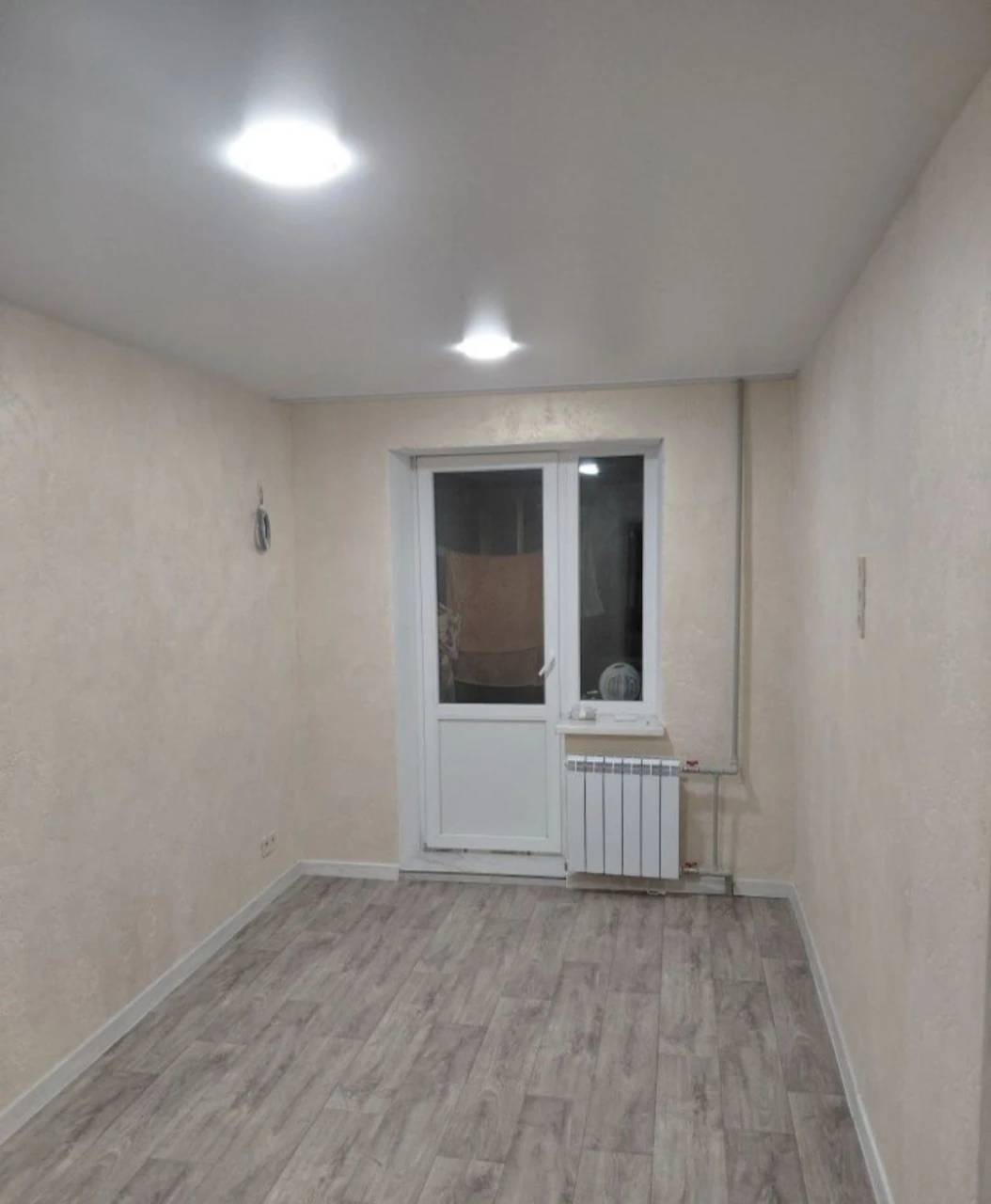 Urgent sale!! 3 rooms, 5/9 Renovation. Queen Street