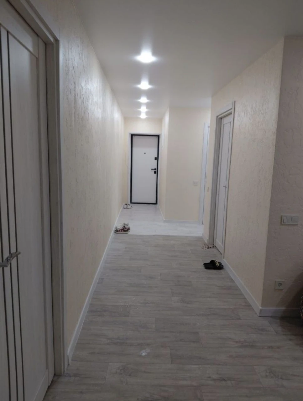 Urgent sale!! 3 rooms, 5/9 Renovation. Queen Street