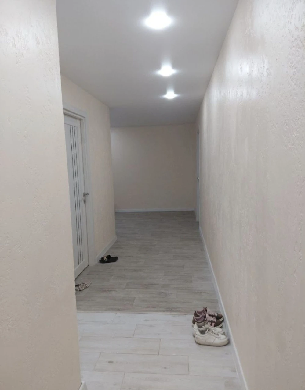 Urgent sale!! 3 rooms, 5/9 Renovation. Queen Street