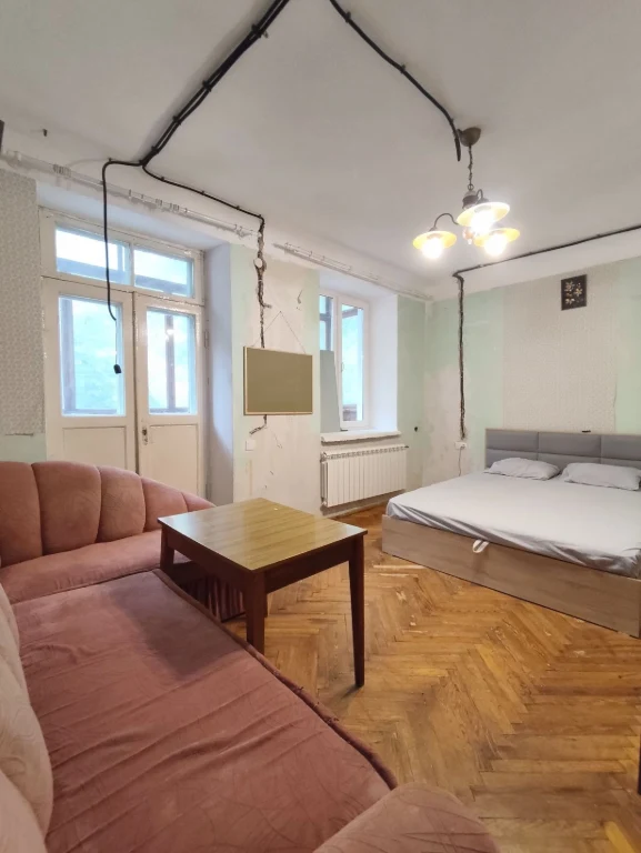 For Sale: 3-bedroom apartment in the center. Improved layout. Gas heating.