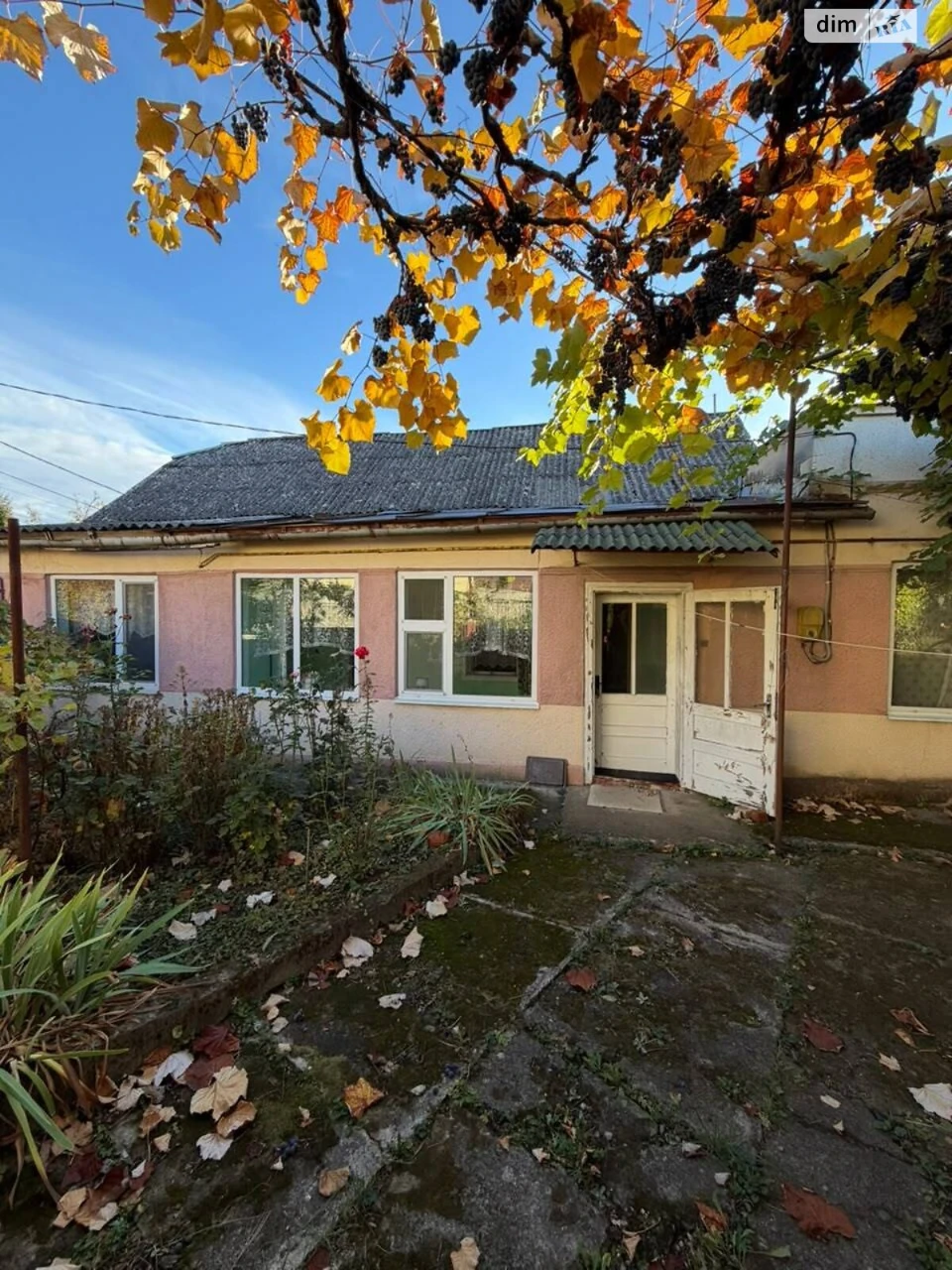 House Center for Sale