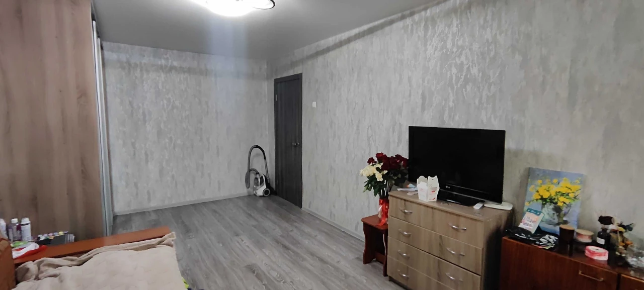 Продається двокімнатна квартира в центрі міста.Кімнати розді