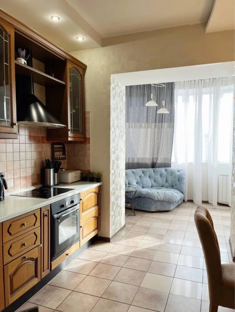 Sale of a 4-bedroom apartment in the Oasis complex