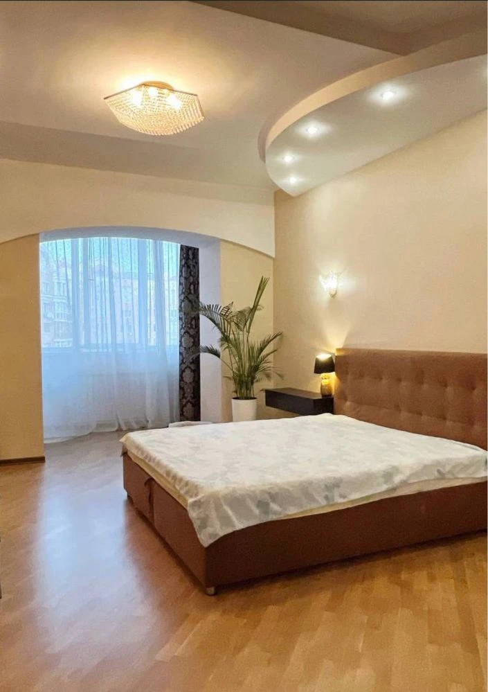 Sale of a 4-bedroom apartment in the Oasis complex