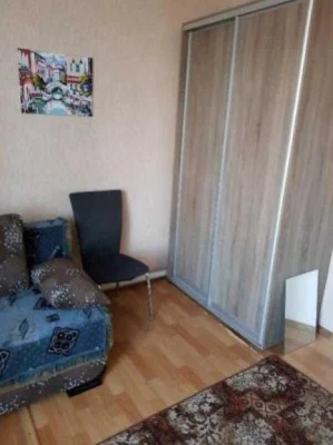 Продам гостинку, метро Индустриальная