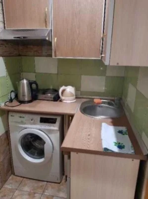 Продам гостинку, метро Индустриальная