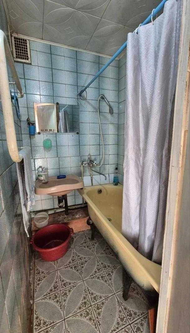Продам 2к. кв. с раздельными комнатами на Северной Салтовке,