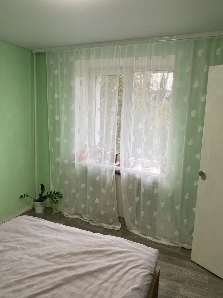 Продам 2 ком  квартиру С. Сдісаренка