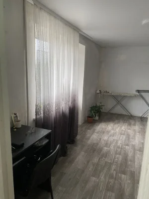 Продам 2 ком  квартиру С. Сдісаренка