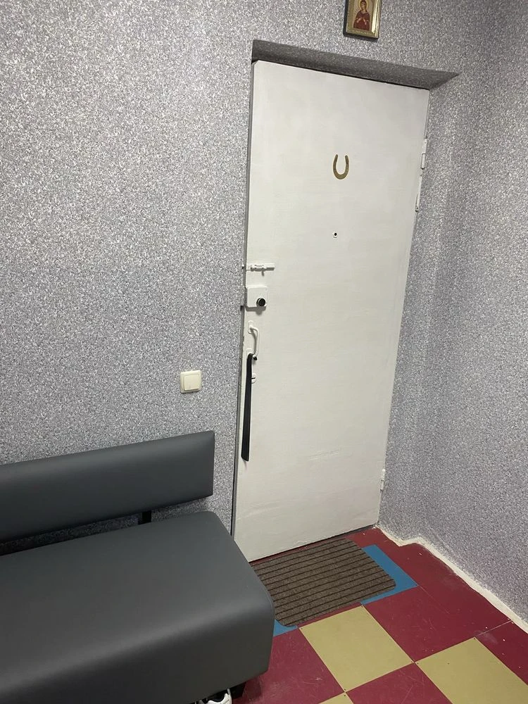 Продам 2 ком  квартиру С. Сдісаренка