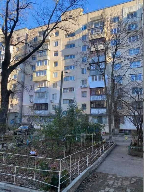 Spacious 3-bedroom apartment on Levnesvogo Street - SUPER PRICE!