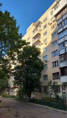 Spacious 3-bedroom apartment on Levnesvogo Street - SUPER PRICE!