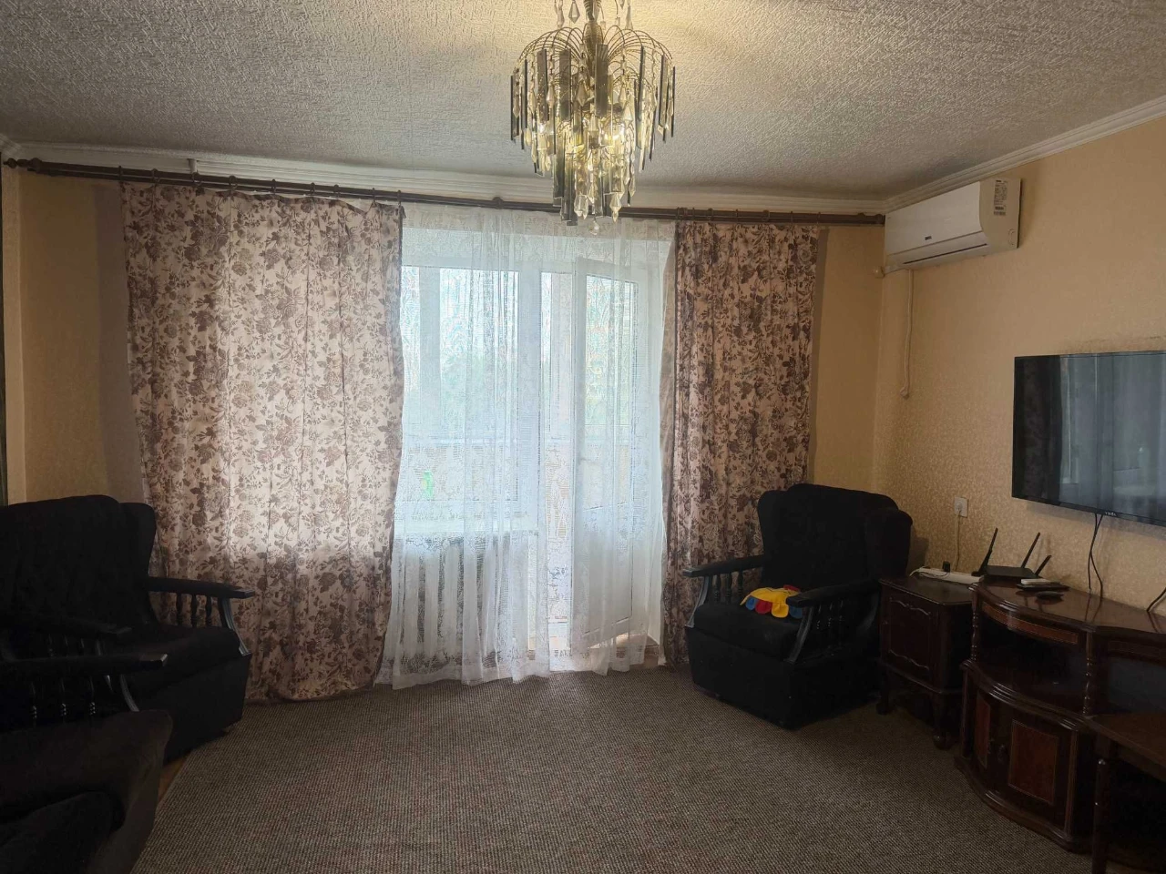 Spacious 3-bedroom apartment on Levnesvogo Street - SUPER PRICE!