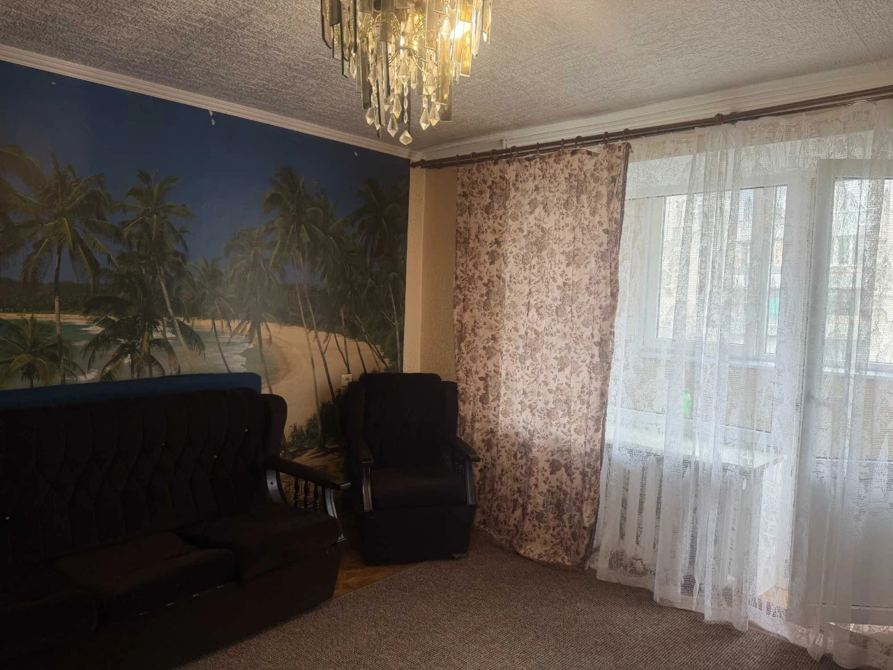 Spacious 3-bedroom apartment on Levnesvogo Street - SUPER PRICE!