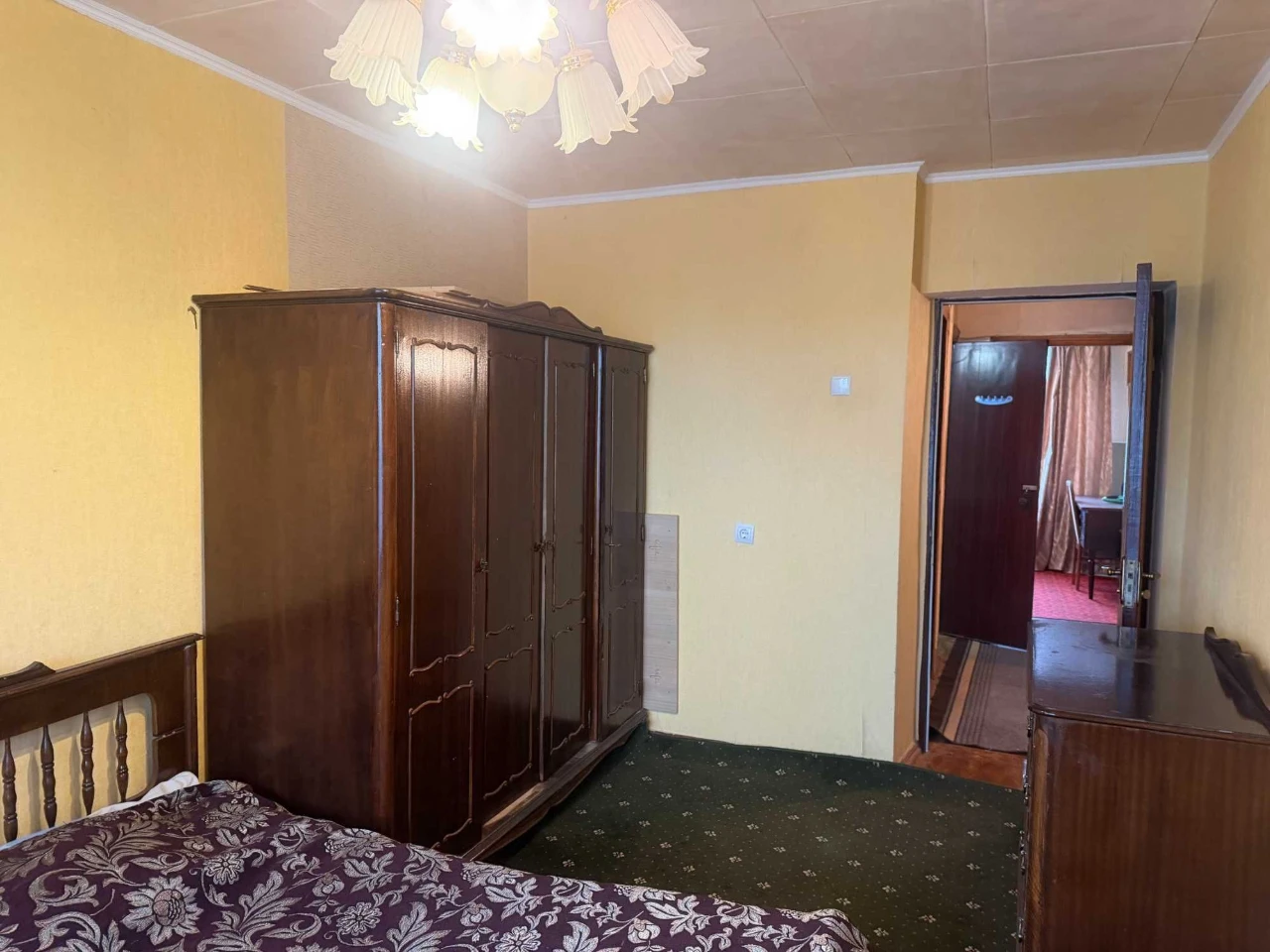 Spacious 3-bedroom apartment on Levnesvogo Street - SUPER PRICE!