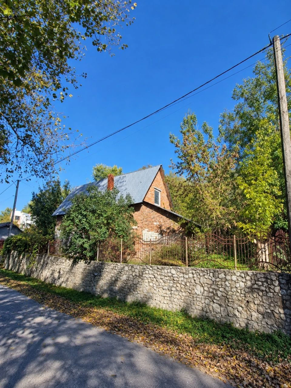 Продаж земельної ділянки 23 сотки. Поруч із озером