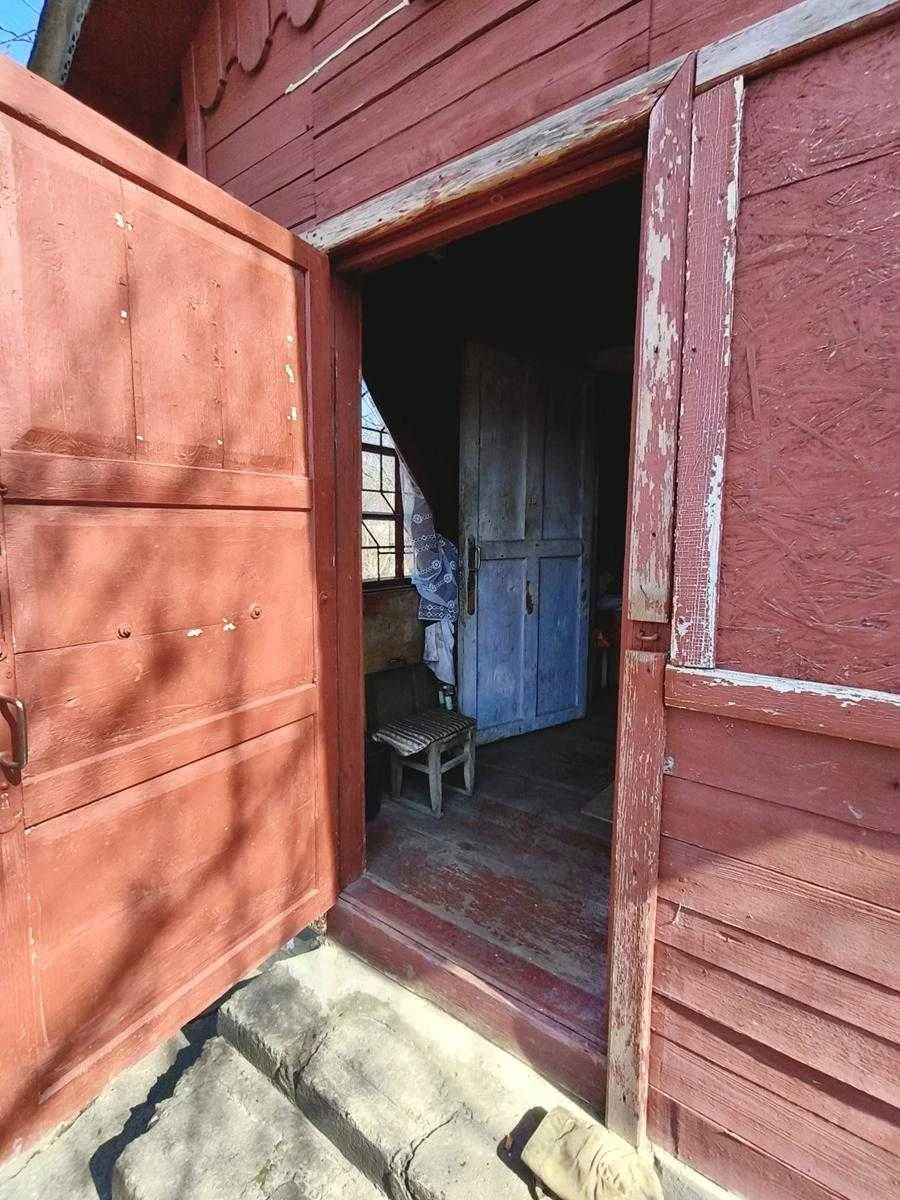 For Sale: Private Cottage in Proletarian Grove, near Lake Z