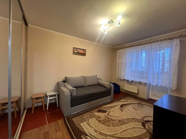 Apartment. Simiretska Street, Borschagivka.