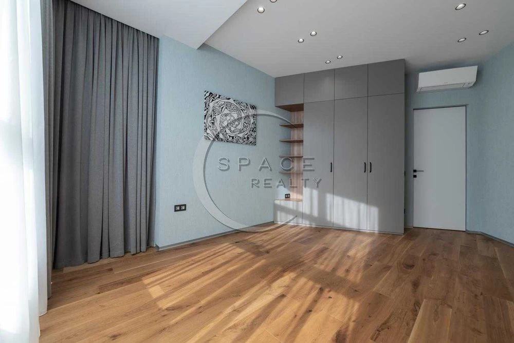 For sale 5-room apartment 204 m2 residential complex Novopecherski Lypky Dra street
