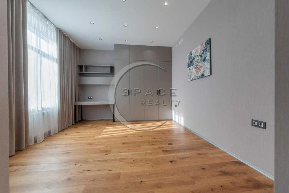 For sale 5-room apartment 204 m2 residential complex Novopecherski Lypky Dra street