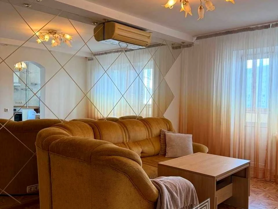Apartment. Levka Luk'yanenko Street, Kyiv