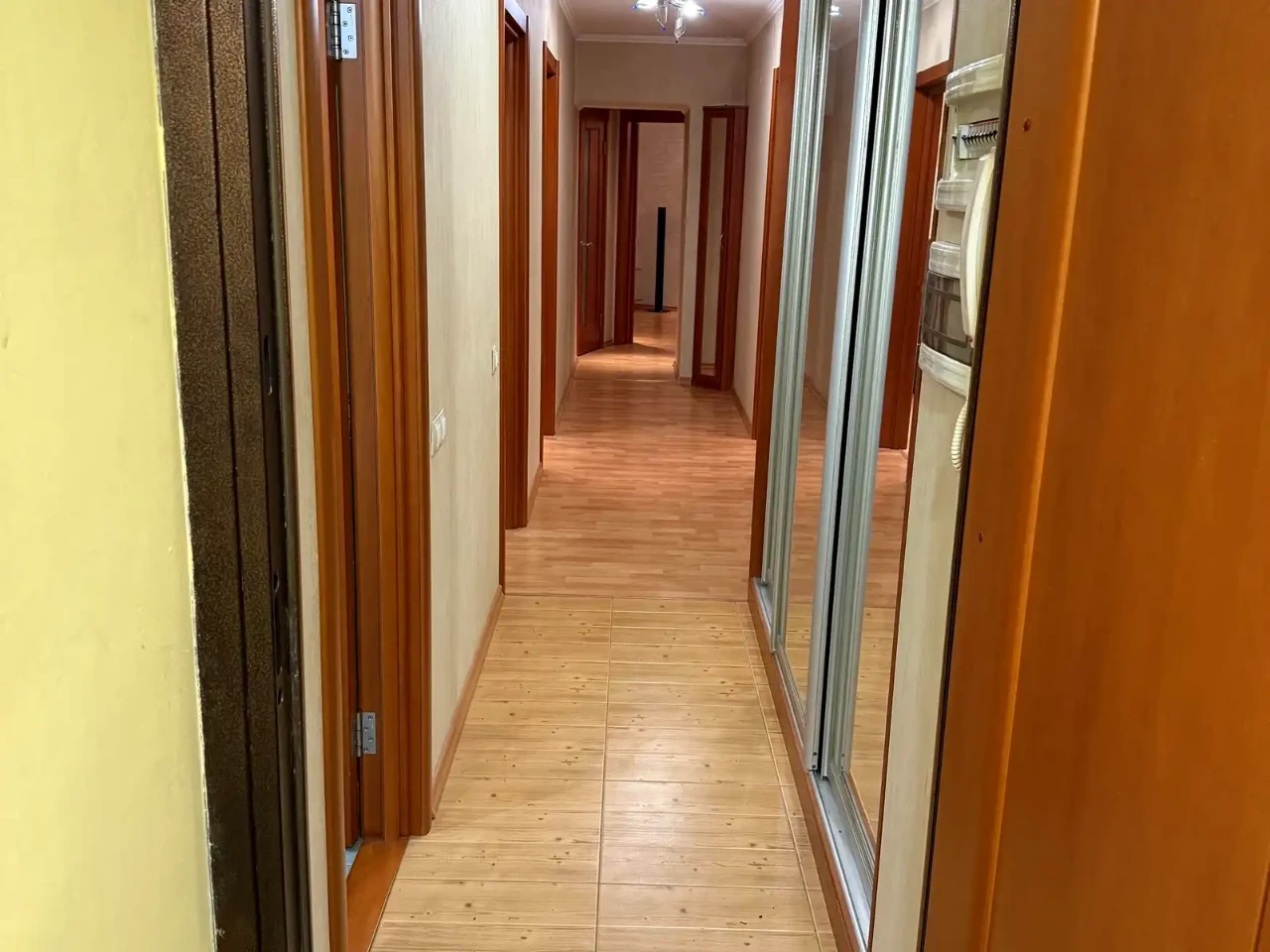 Rent 4-room apartment 91 sq.m. on the 3rd floor.
