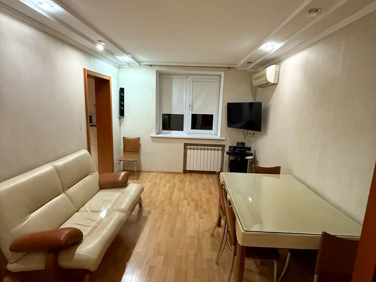 Rent 4-room apartment 91 sq.m. on the 3rd floor.