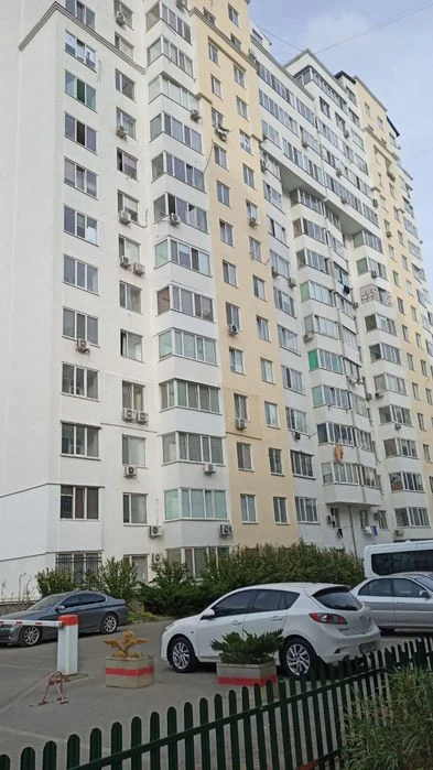 Продаем 1 комнатную на Бочарова в новом доме.