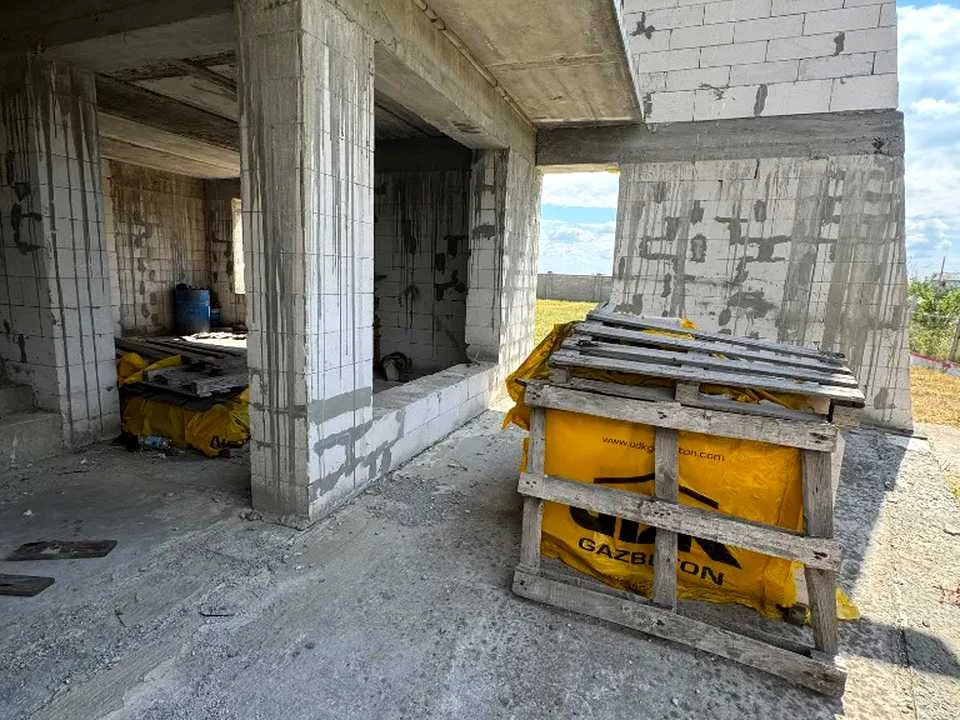 Будинок. Підгородне, Басейнова
