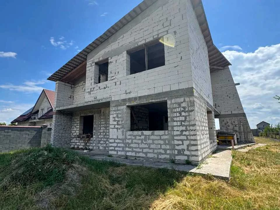 Будинок. Підгородне, Басейнова