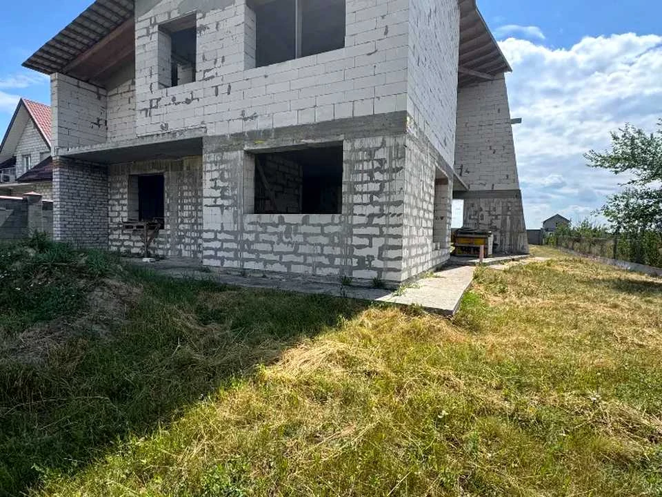 Будинок. Підгородне, Басейнова