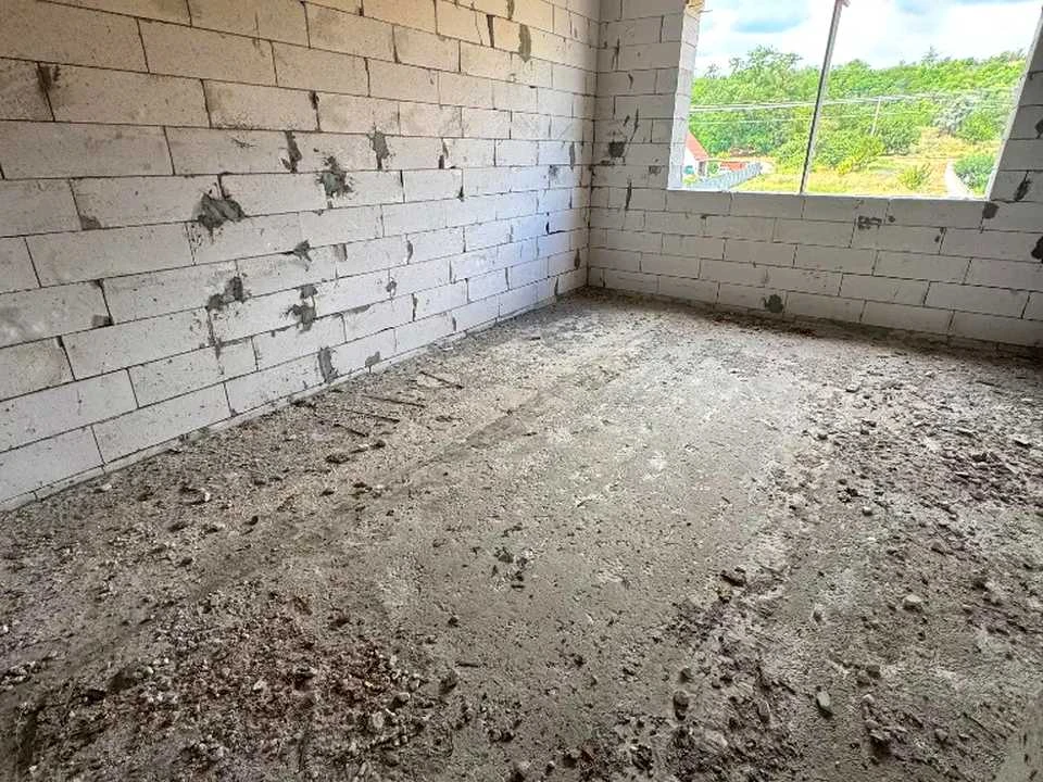 Будинок. Підгородне, Басейнова