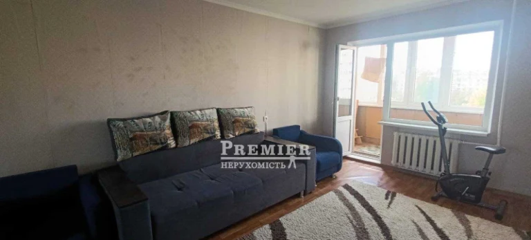 1-bedroom apartment renovated and furnished on Dobrovolskogo Street