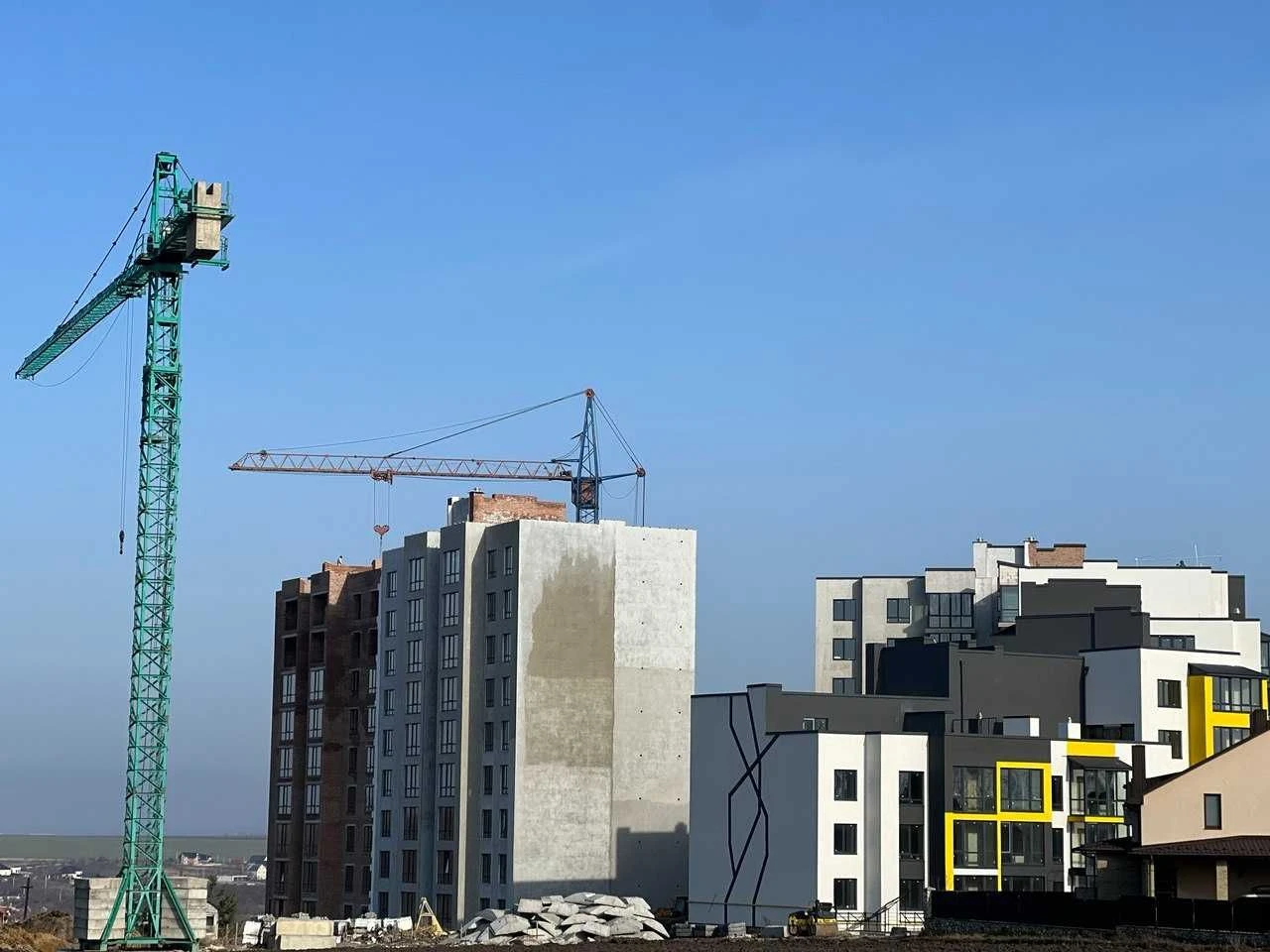 Sale of a 1-bedroom apartment in a new building from the developer