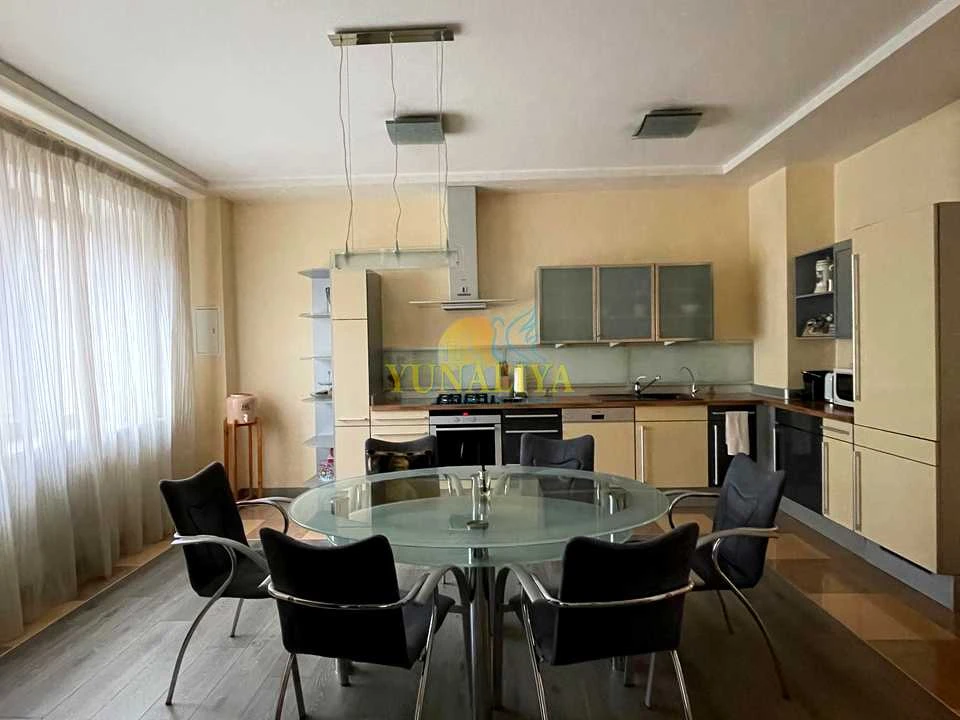 Apartment. Kyiv, Zhylanska st.
