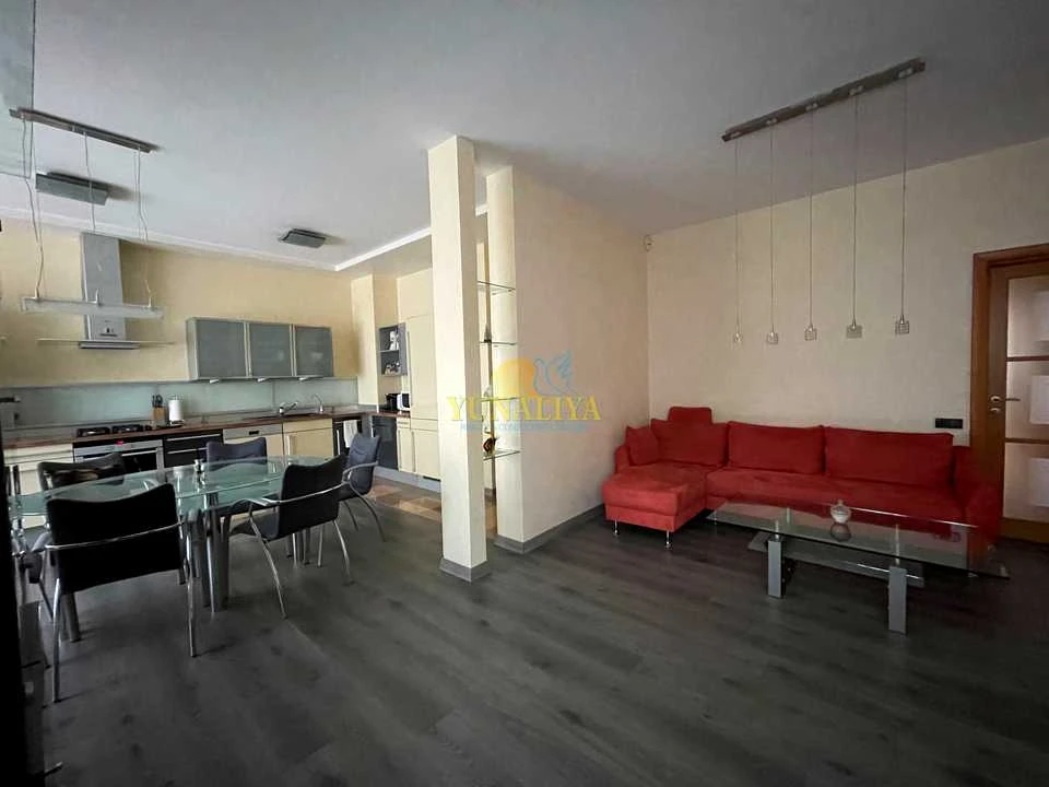 Apartment. Kyiv, Zhylanska st.